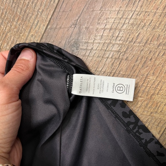 Athleta shanti crop tank black and grey animal print size small - Picture 3 of 7